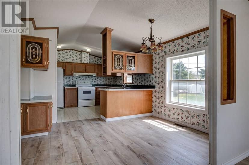 92 Corbin Avenue, Wahnapitae, photo 6