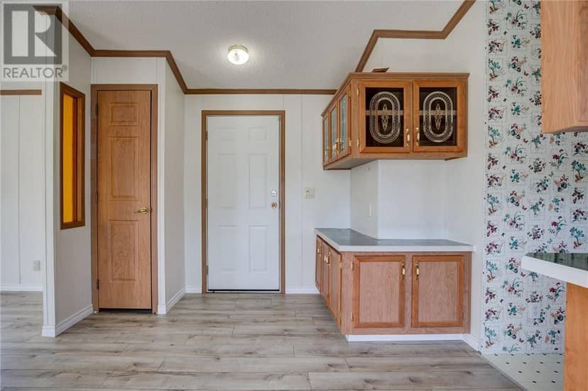 92 Corbin Avenue, Wahnapitae, photo 7