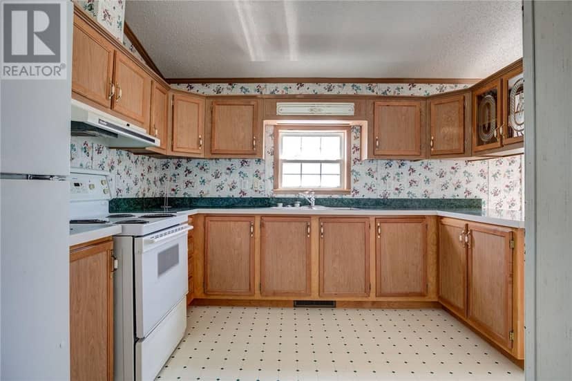 92 Corbin Avenue — photo 9 of 22
