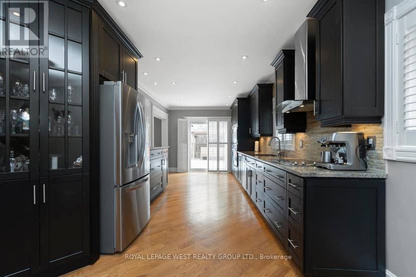 859 Mays Crescent — photo 12 of 39