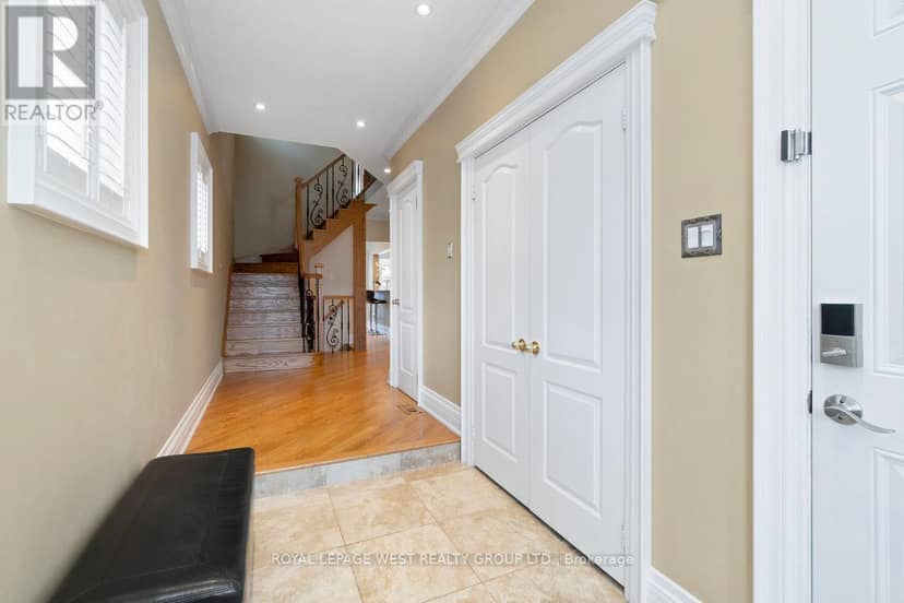 859 Mays Crescent — photo 5 of 39