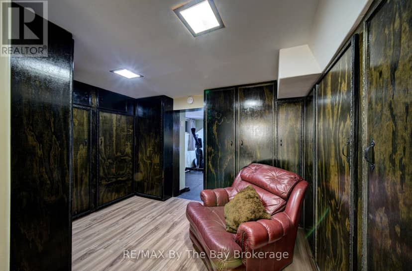 31 Saunders Street — photo 37 of 40