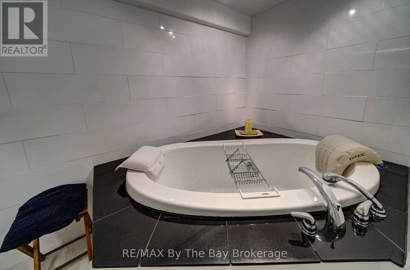 31 Saunders Street — photo 36 of 40