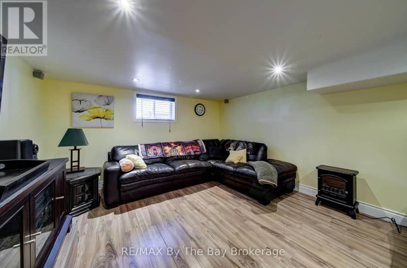 31 Saunders Street — photo 32 of 40