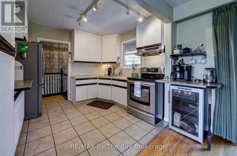 31 Saunders Street — photo 17 of 40