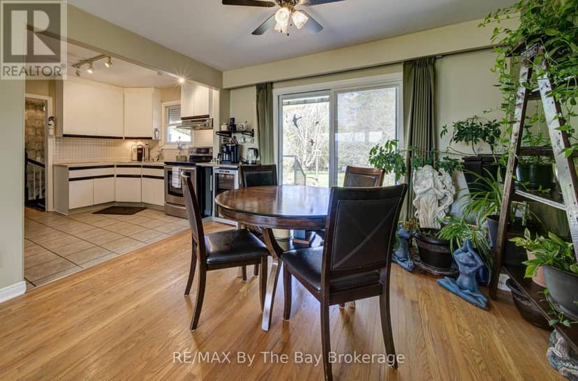 31 Saunders Street — photo 16 of 40