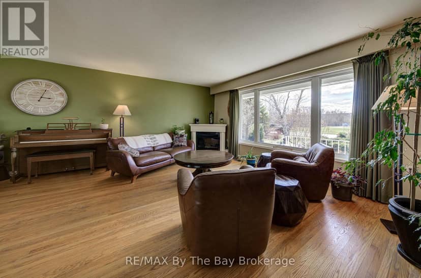 31 Saunders Street — photo 10 of 40