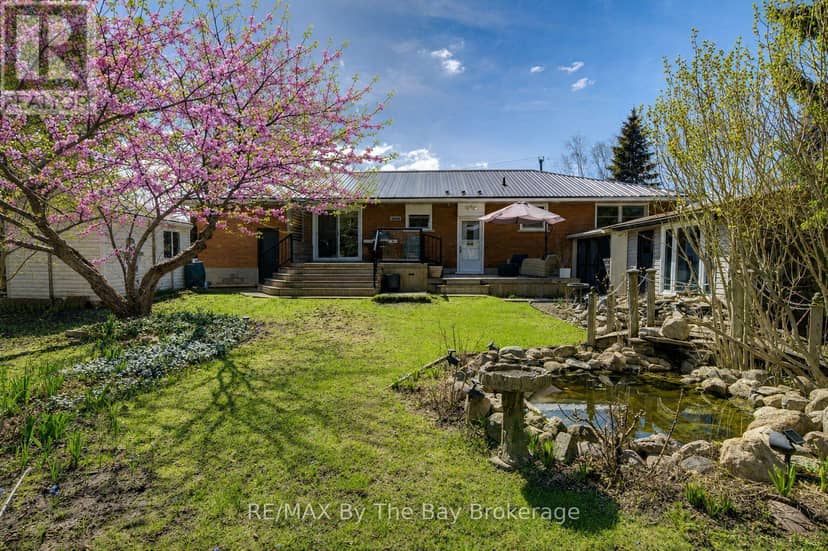 31 Saunders Street — photo 1 of 40