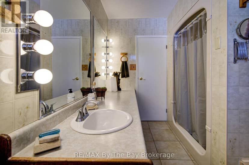 31 Saunders Street — photo 23 of 40