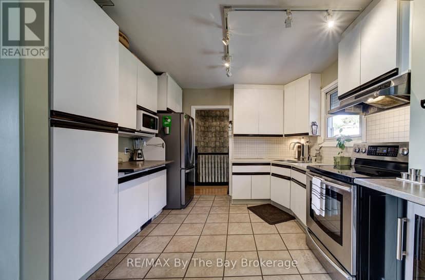 31 Saunders Street — photo 18 of 40