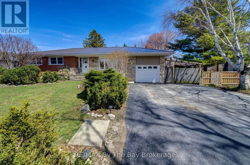 31 Saunders Street — photo 6 of 40