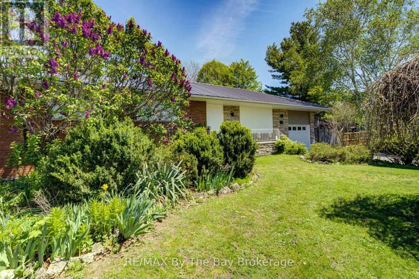 31 Saunders Street — photo 4 of 40
