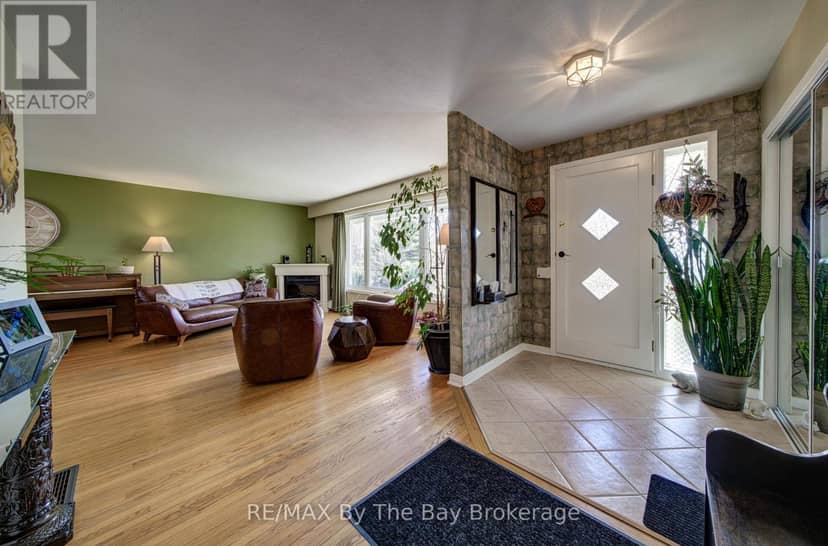 31 Saunders Street — photo 9 of 40