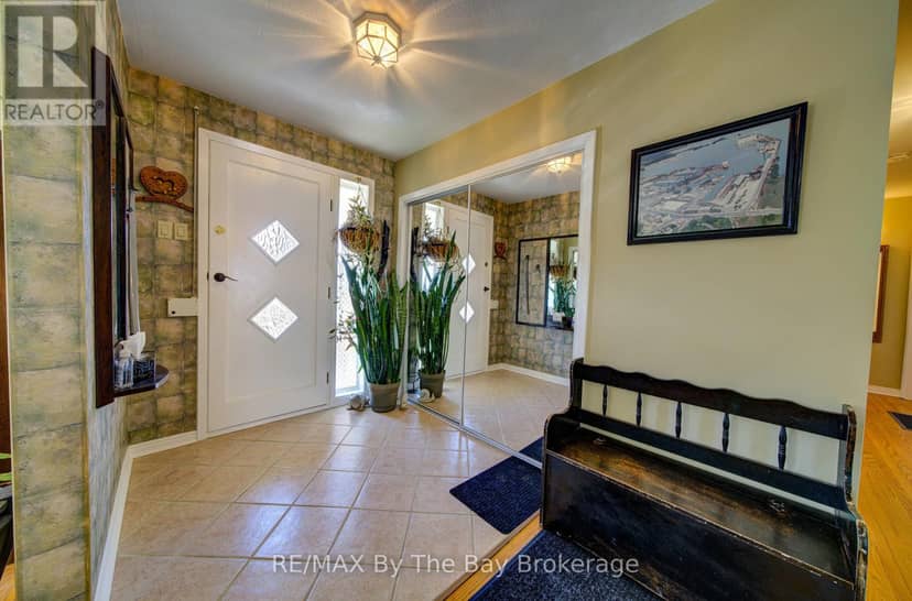 31 Saunders Street — photo 8 of 40