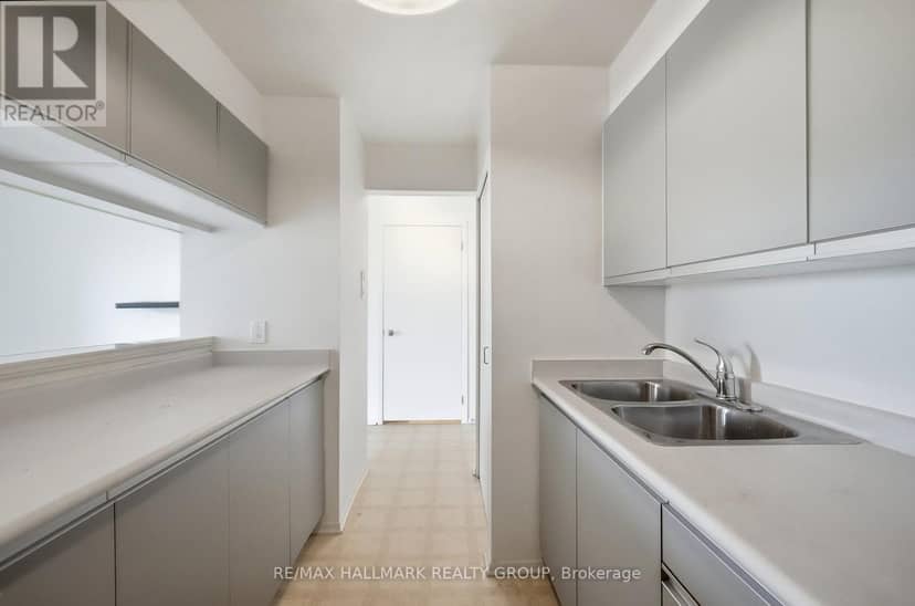 412 - 270 Brittany Drive — photo 5 of 32
