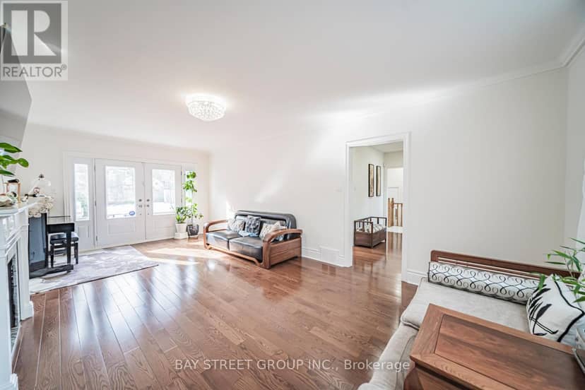 277 Lawrence Avenue E — photo 10 of 32