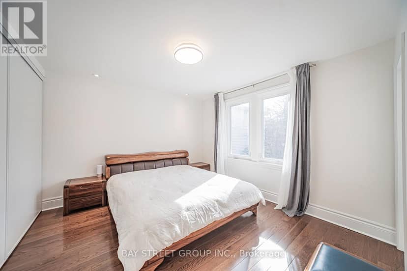 277 Lawrence Avenue E — photo 14 of 32