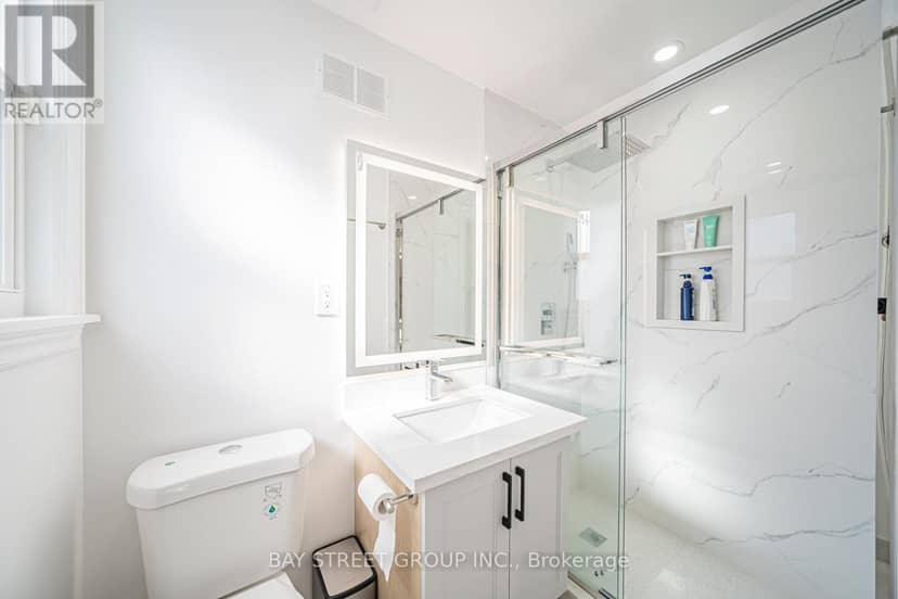 277 Lawrence Avenue E — photo 16 of 32