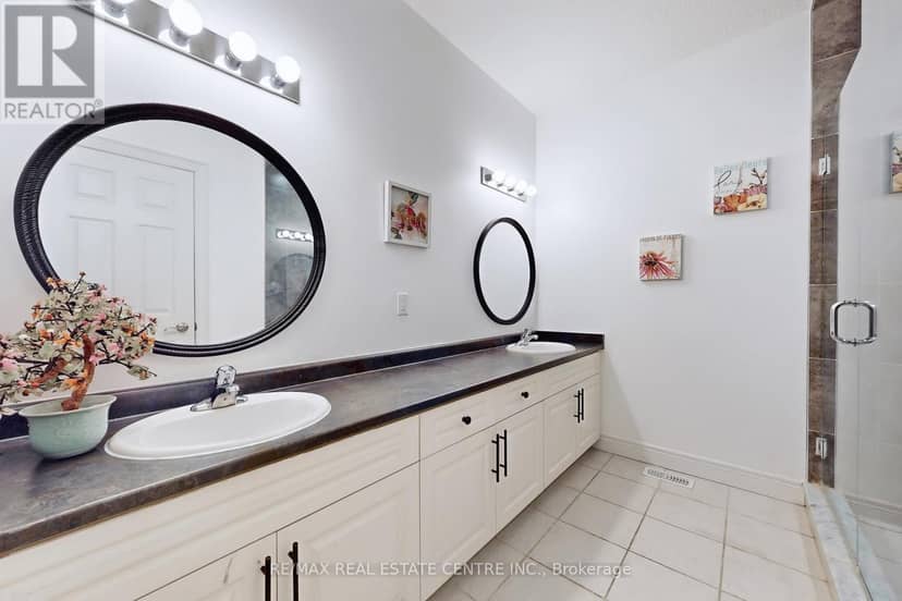 3 - 39 Kay Crescent — photo 34 of 40