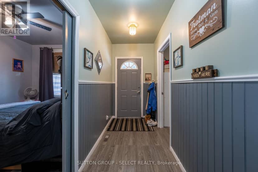 582 Hill Street — photo 16 of 27