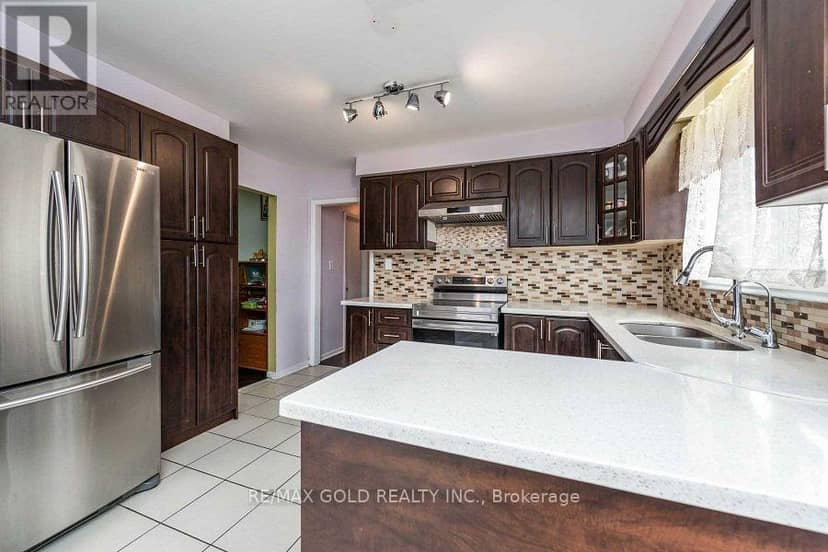 3430 Chipley Crescent — photo 4 of 17