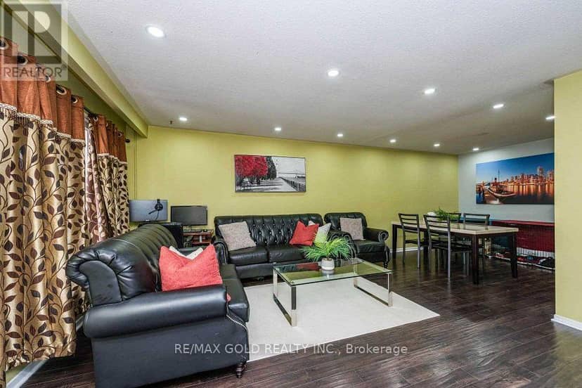 3430 Chipley Crescent — photo 6 of 17