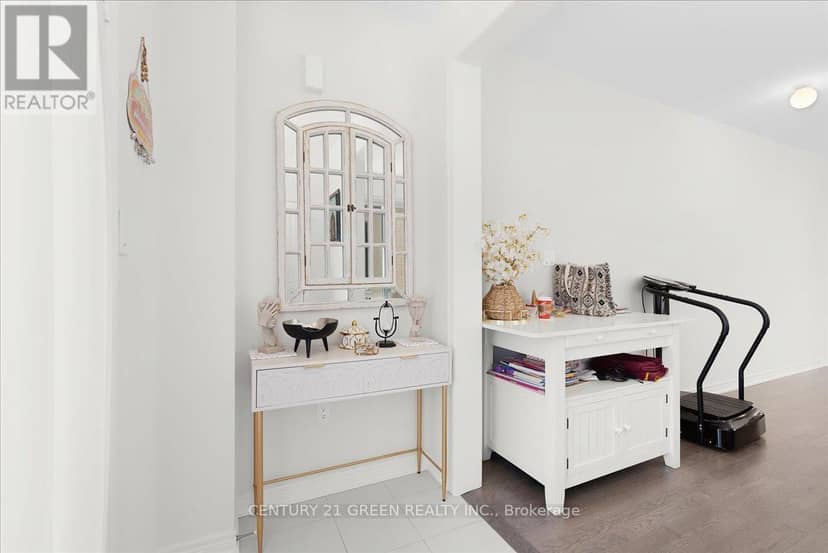 384 Kennedy Circle W — photo 4 of 40