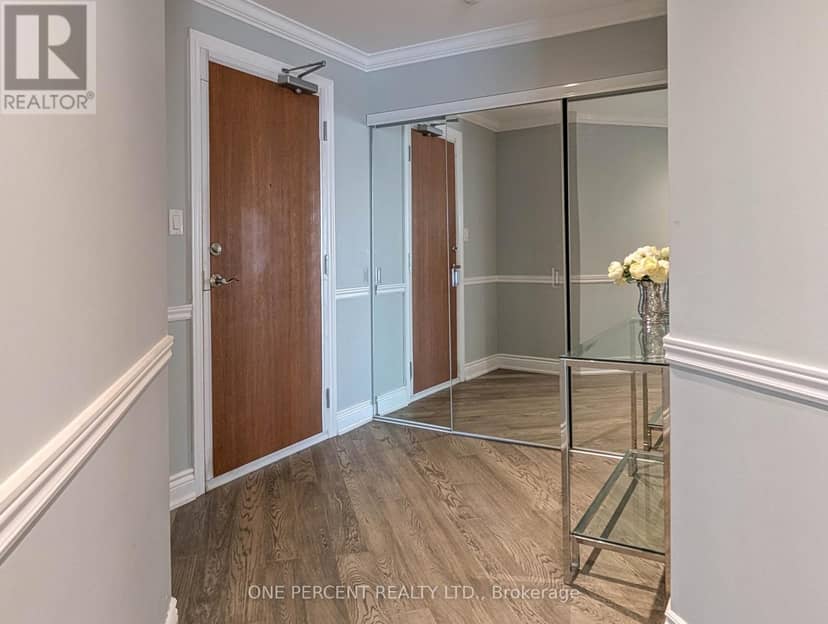 604 - 33 Ellen Street — photo 2 of 33