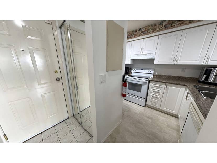 105 14355 103 AVENUE, Surrey, photo 2