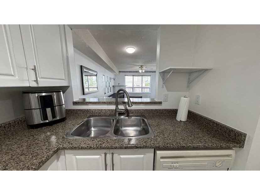 105 14355 103 AVENUE, Surrey, photo 5