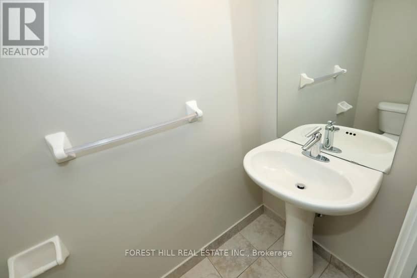 218 - 30 North Park Road — photo 7 of 10