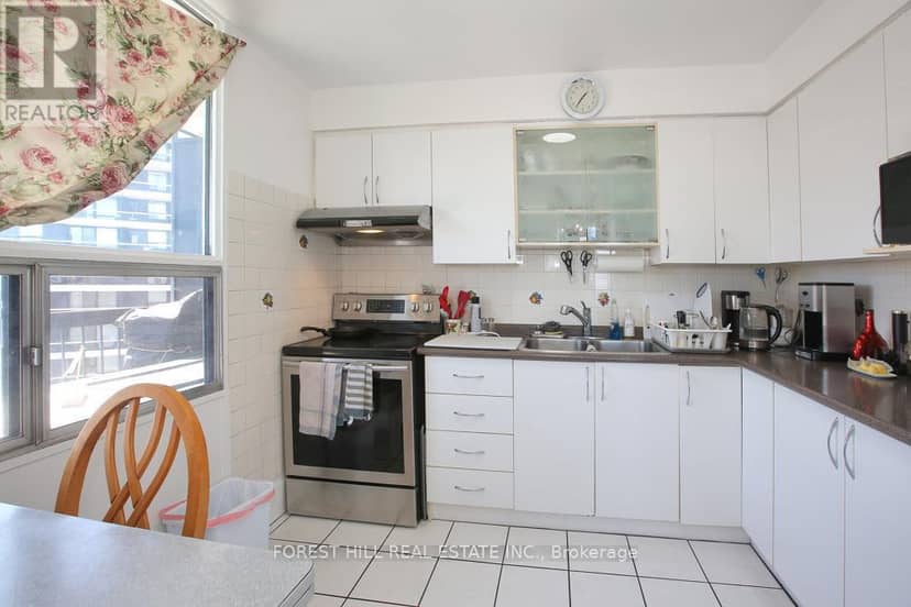 806 - 135 Antibes Drive — photo 3 of 12