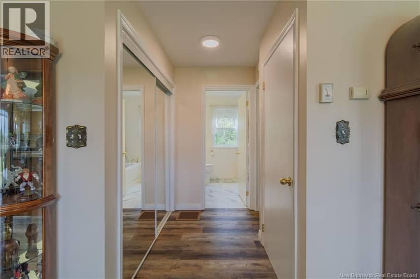 425 Landsdowne Road — photo 4 of 40