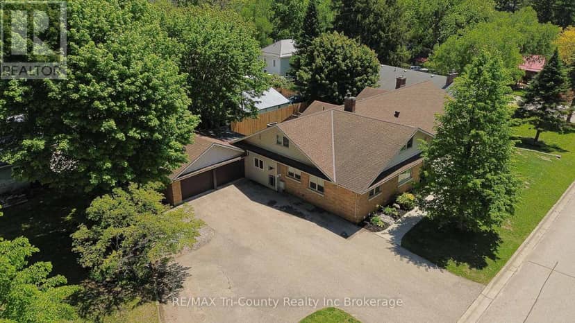 16 Delevan Crescent — photo 1 of 40