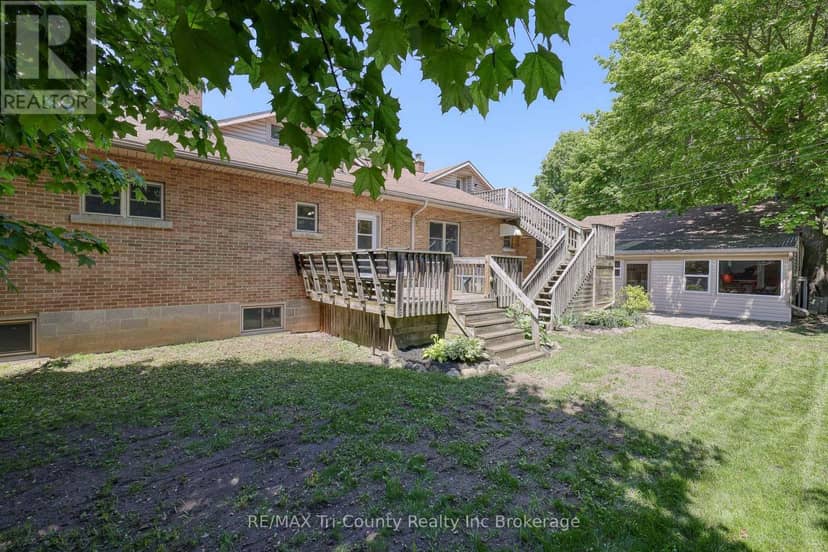16 Delevan Crescent — photo 38 of 40