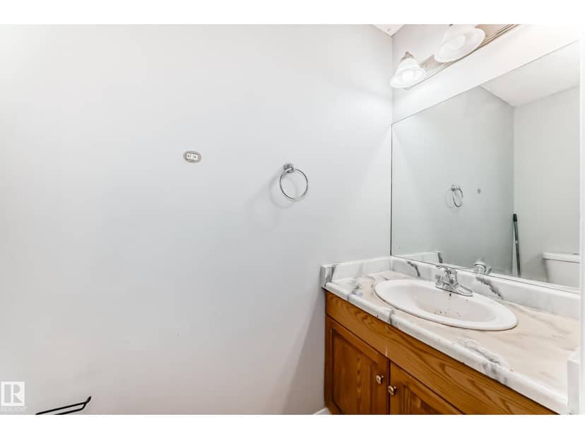 10017 153 ST NW — photo 23 of 40