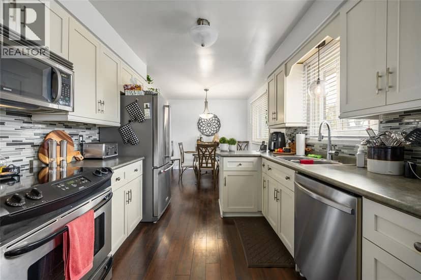 671 Nelson Street — photo 11 of 31