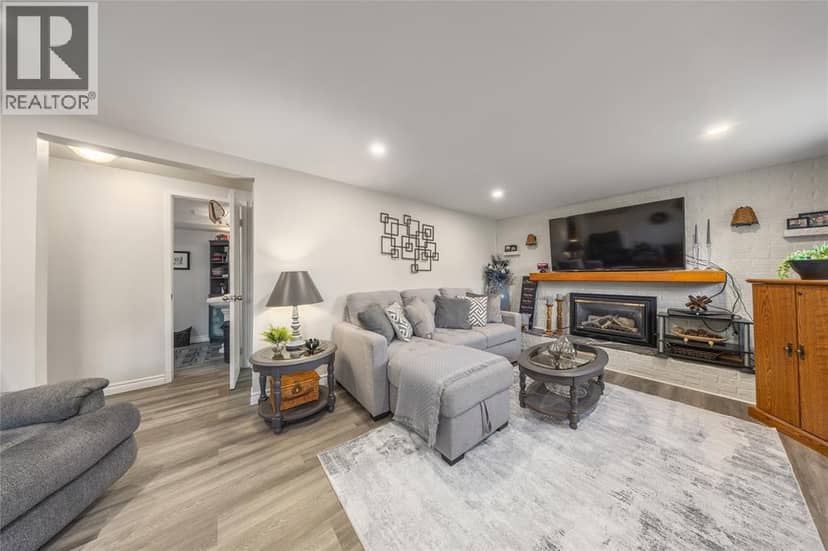 671 Nelson Street — photo 17 of 31