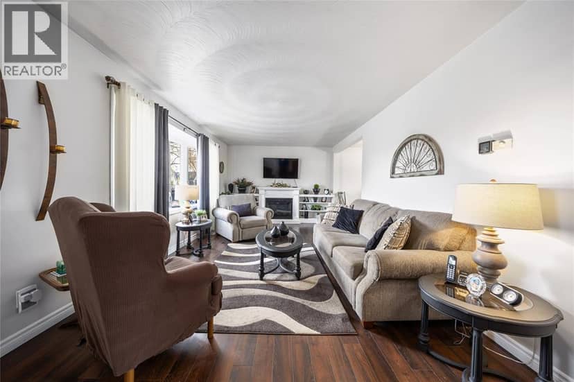 671 Nelson Street — photo 3 of 31