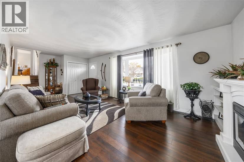 671 Nelson Street — photo 4 of 31