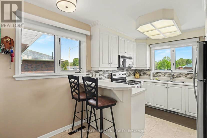 205 Airth Boulevard W — photo 10 of 22