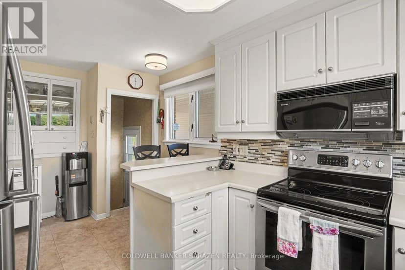 205 Airth Boulevard W — photo 11 of 22