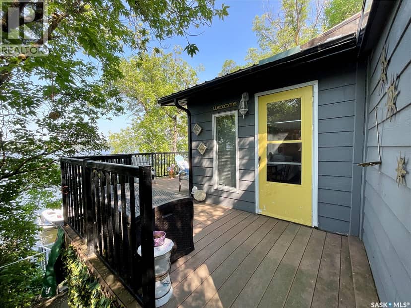 211 Osment AVENUE — photo 1 of 40