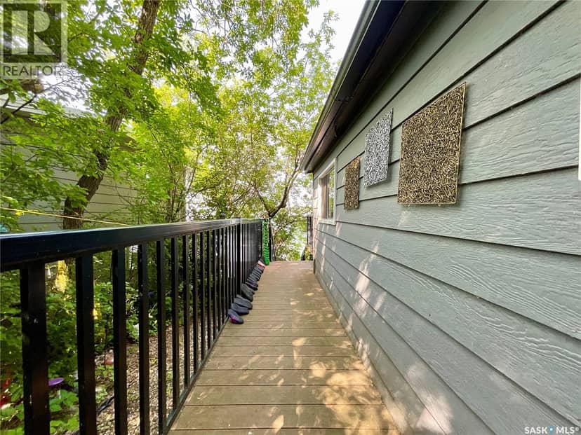 211 Osment AVENUE — photo 4 of 40