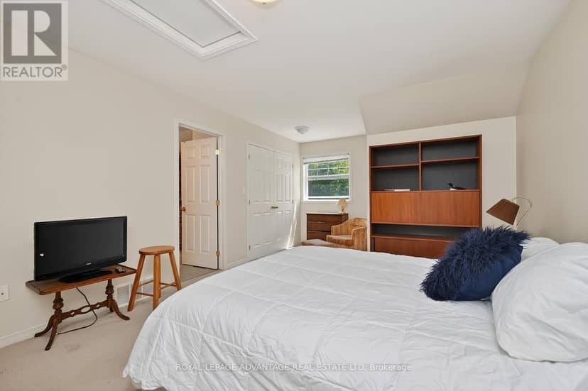 61 Van Horne Avenue — photo 19 of 33