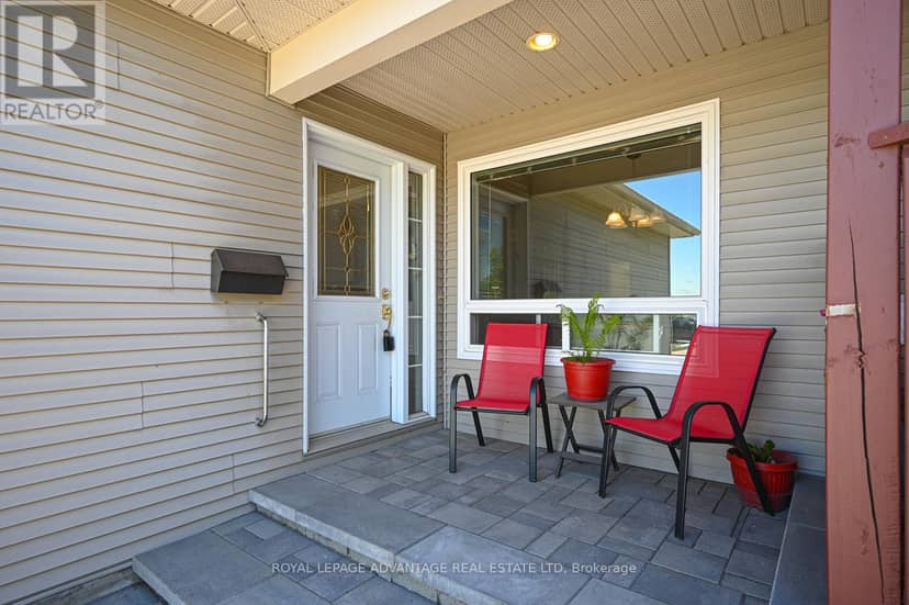 61 Van Horne Avenue — photo 4 of 33