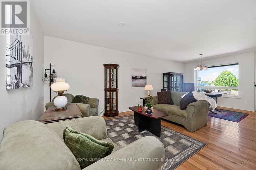 61 Van Horne Avenue — photo 5 of 33