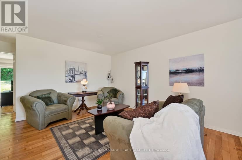 61 Van Horne Avenue — photo 6 of 33