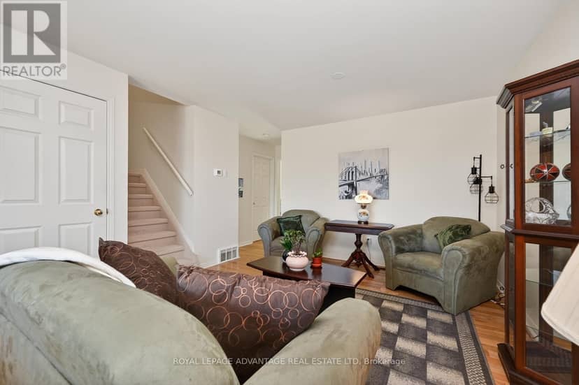 61 Van Horne Avenue — photo 7 of 33