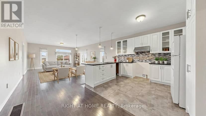 126 Kingsmere Crescent — photo 9 of 40